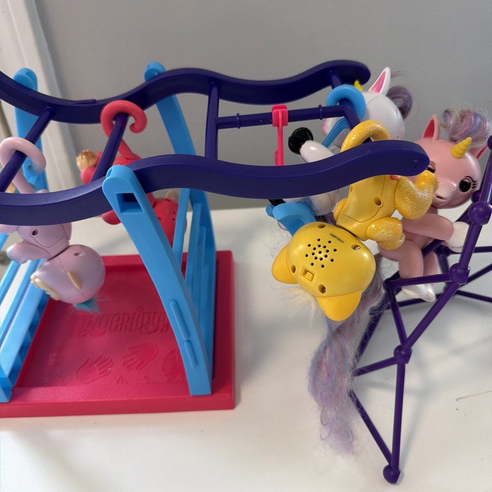 Fingerlings Monkey Bars Playset with 5 Large Working
