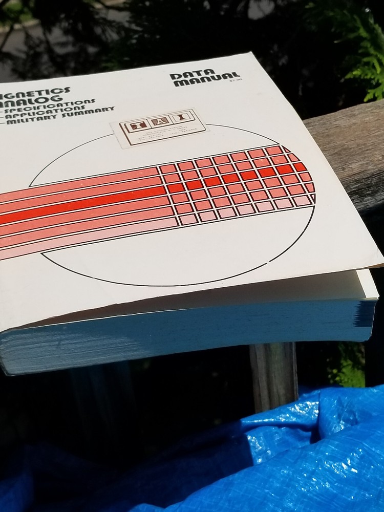 VINTAGE ELECTRONICS BOOK SIGNETICS ANALOG DATA MANUAL 1977