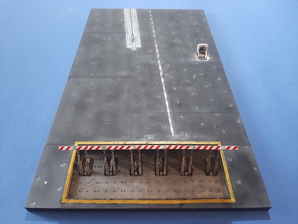 Carrier Deck diorama base 1/72 professional painted - ready for use
