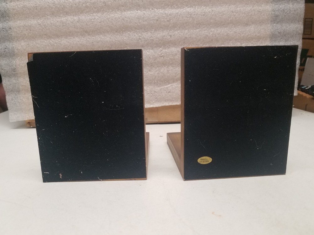Waalleye Book Ends