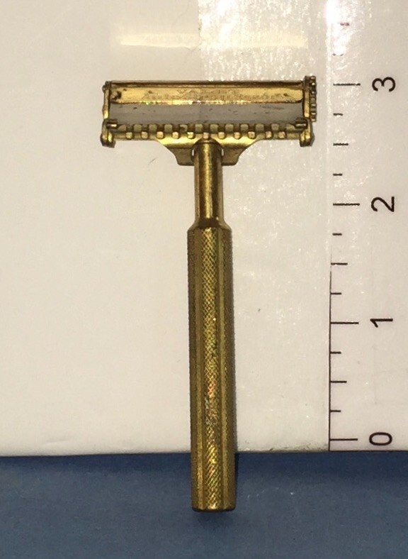 Vintage Valet Auto Strap Razor/VC4 Model/Open Comb + Broken Gillette Razor
