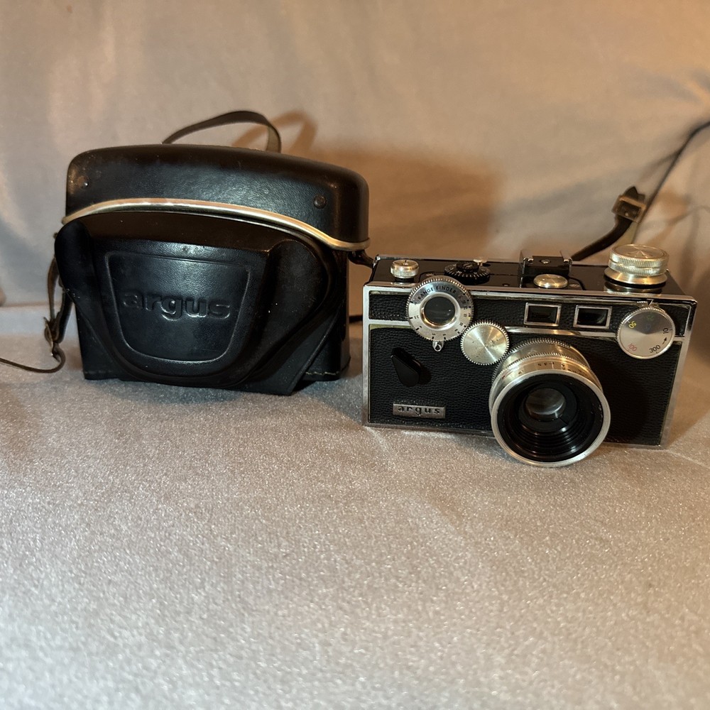 NICE ARGUS C-3 THE BRICK CAMERA WITH BLACK CASE