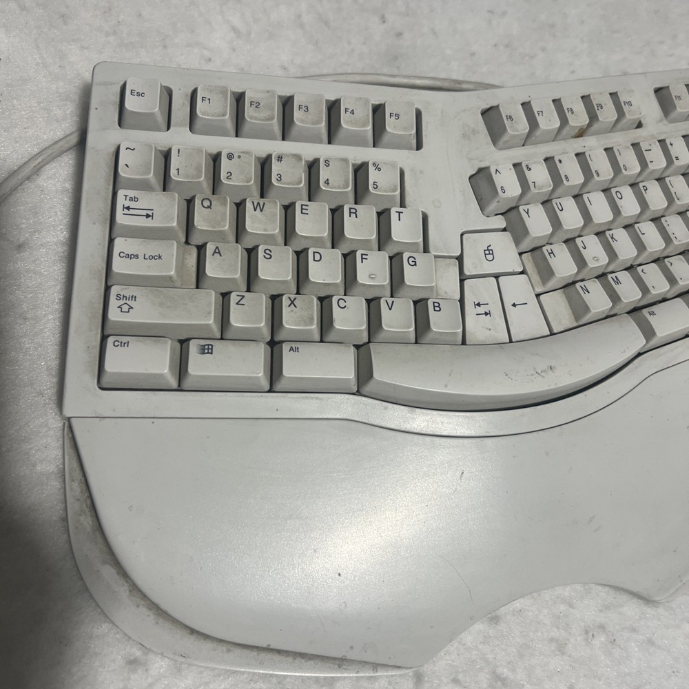 Vintage Keyboard Cirque Wave GKB340