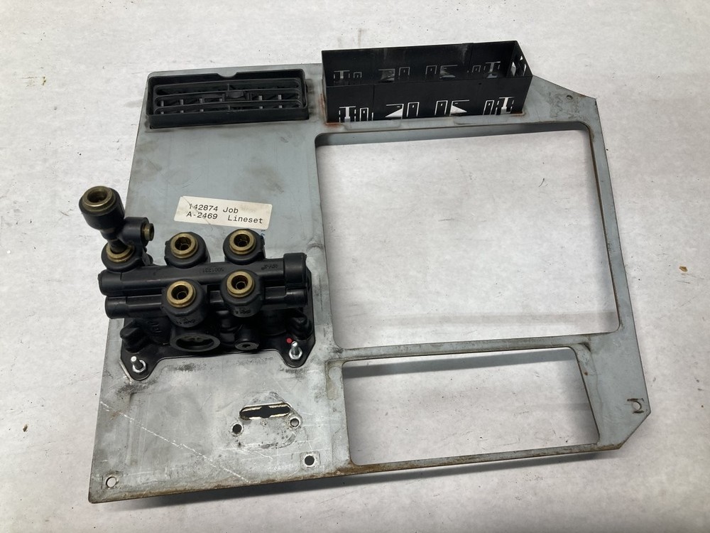 International 9200 TRIM OR COVER Dash Panel - Used