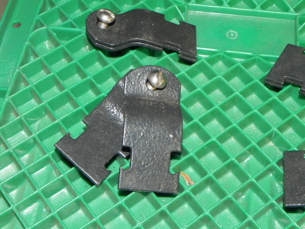 4 Black coated Pipe hangers EMTC 1"