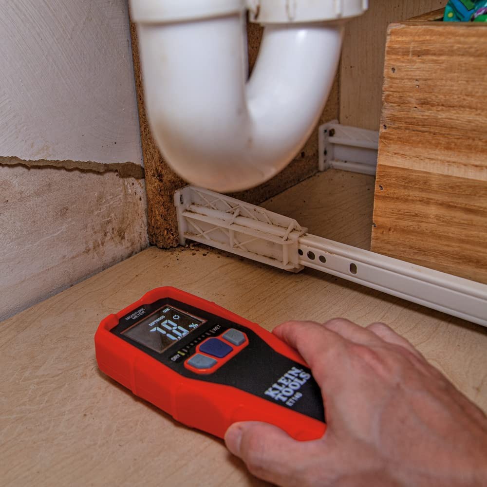 Klein Tools ET140 - Versatile Pinless Moisture Meter with LED Display and Alerts