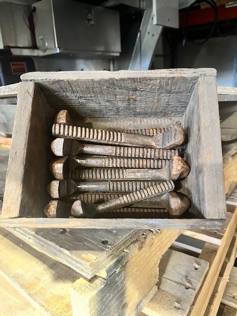 Pipe wrench jaws, used, box of different sizes