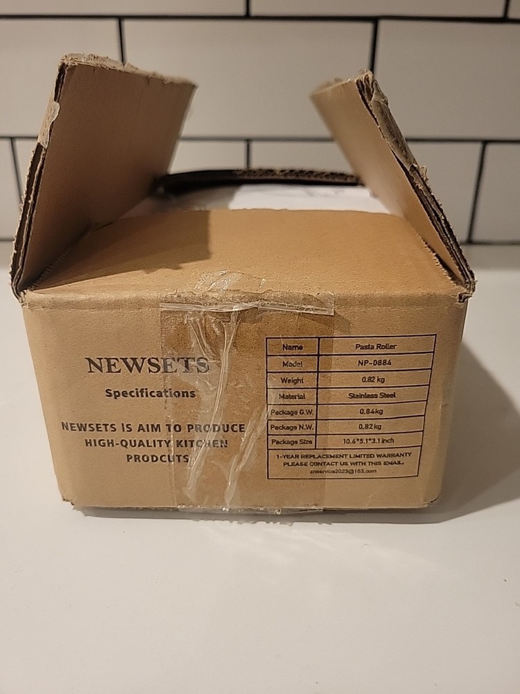 Pasta roller attachment for kitchen stand mixer