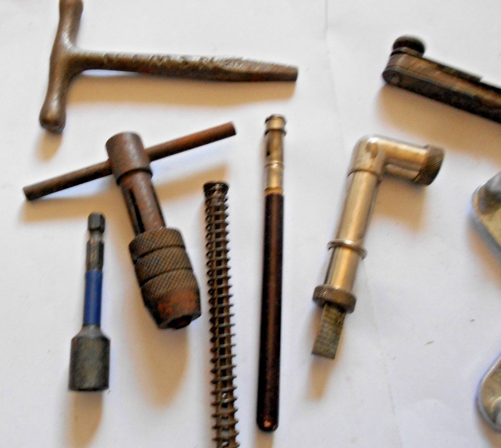 7 X ASSORTED MEASUREMENT TOOLS AND OTHERS