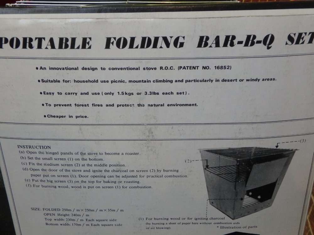 COLEMAN PORTABLE FOLDING BAR B Q SET