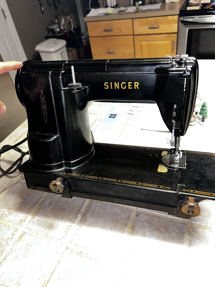Working 1951 Singer Sewing Machine