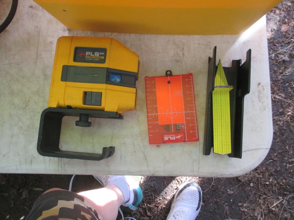 Fluke Pacific Laser System PLS 5R 5-Point Red Laser Level, in case