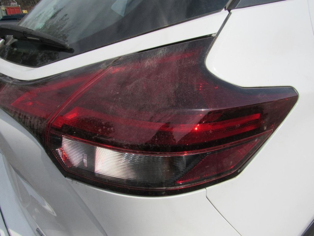 KICKS 2021 Glove Box 1031098