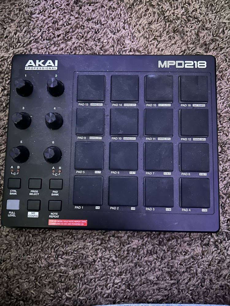 Akai Professional MPD218 Pad Controller