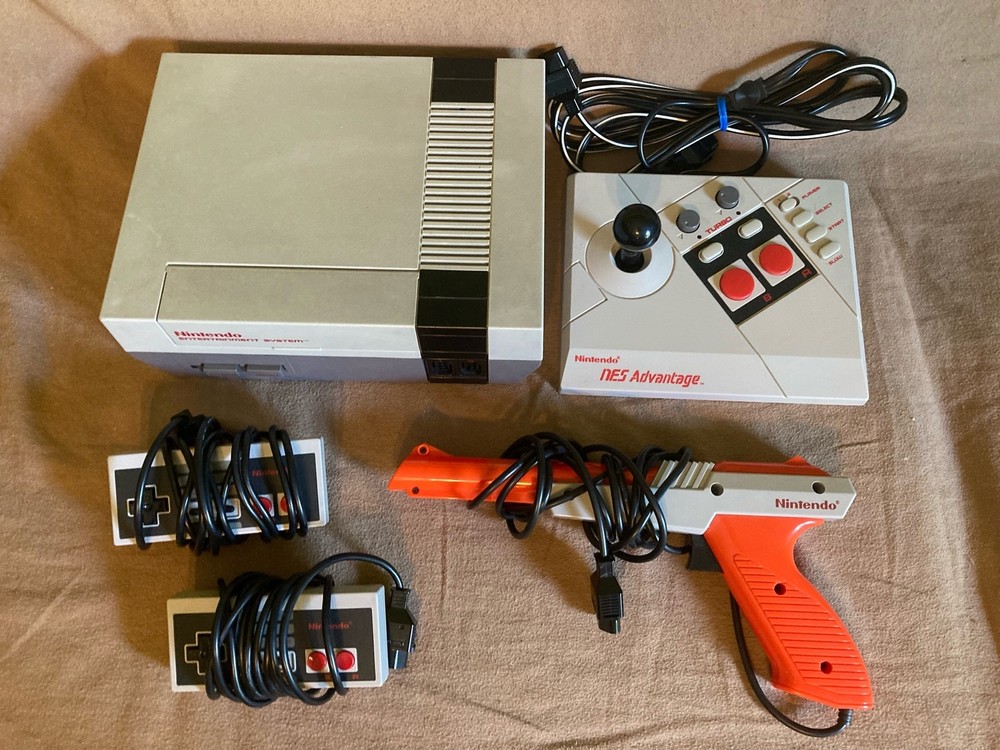 Nintendo Entertainment System NES-001 w/ 2 Controllers, Advantage, Zapper TESTED
