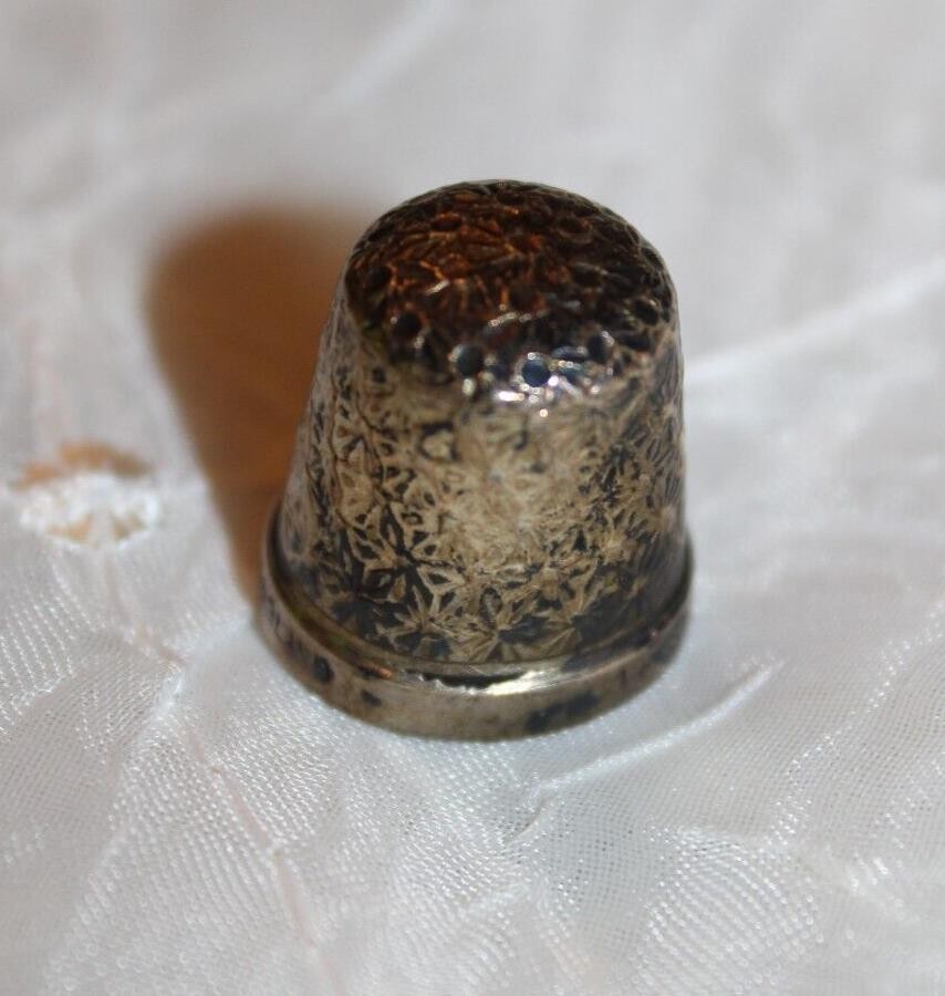 Vtg Ornate Pattern Design Sterling Silver Thimble Index Finger England