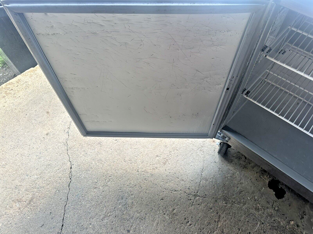 Traulsen UHT60-LR 60" Worktop Undercounter Refrigerator