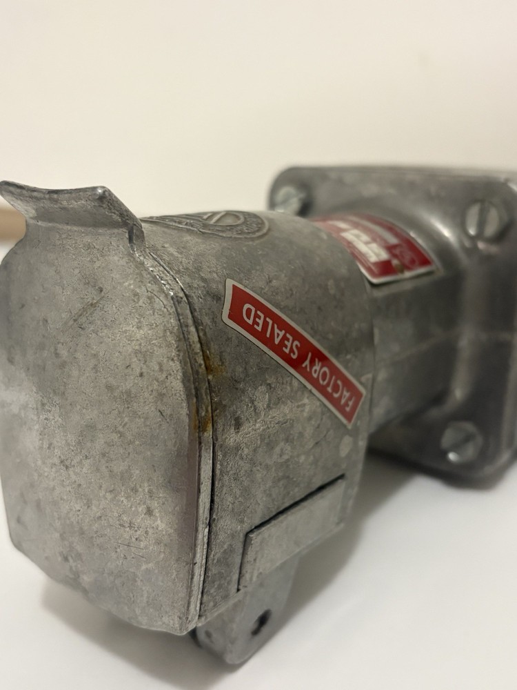 Appleton CES-3034 Delayed Action Receptacle