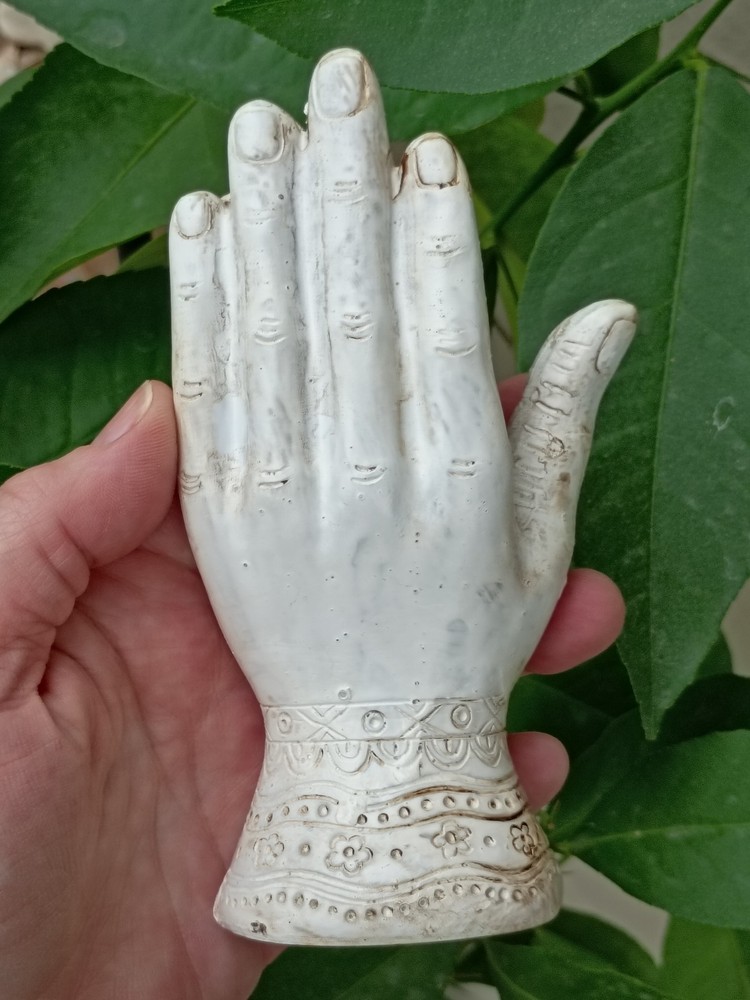 White Psychic Fortune Teller Palmistry Hand Divination