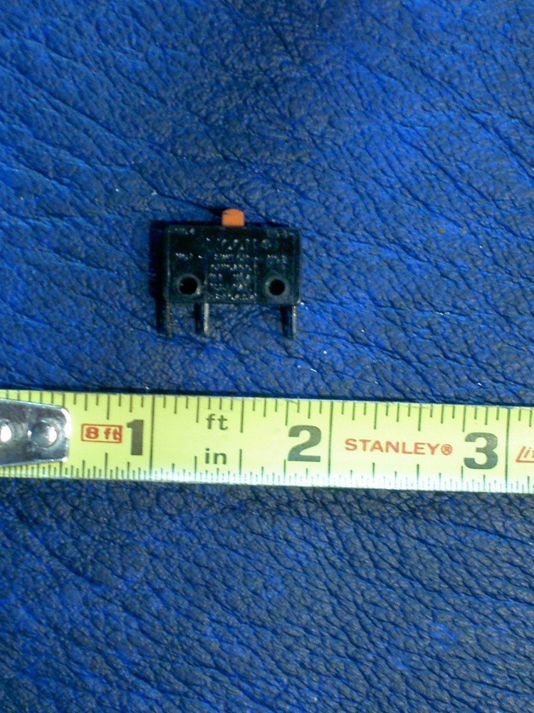 LICON 6-301 Micro Switch Pin Plunger Switch NOS