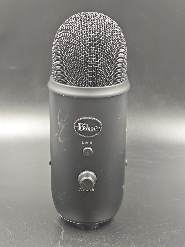 Blue Yeti USB Desktop Streaming Podcasting Microphone Black Used Working