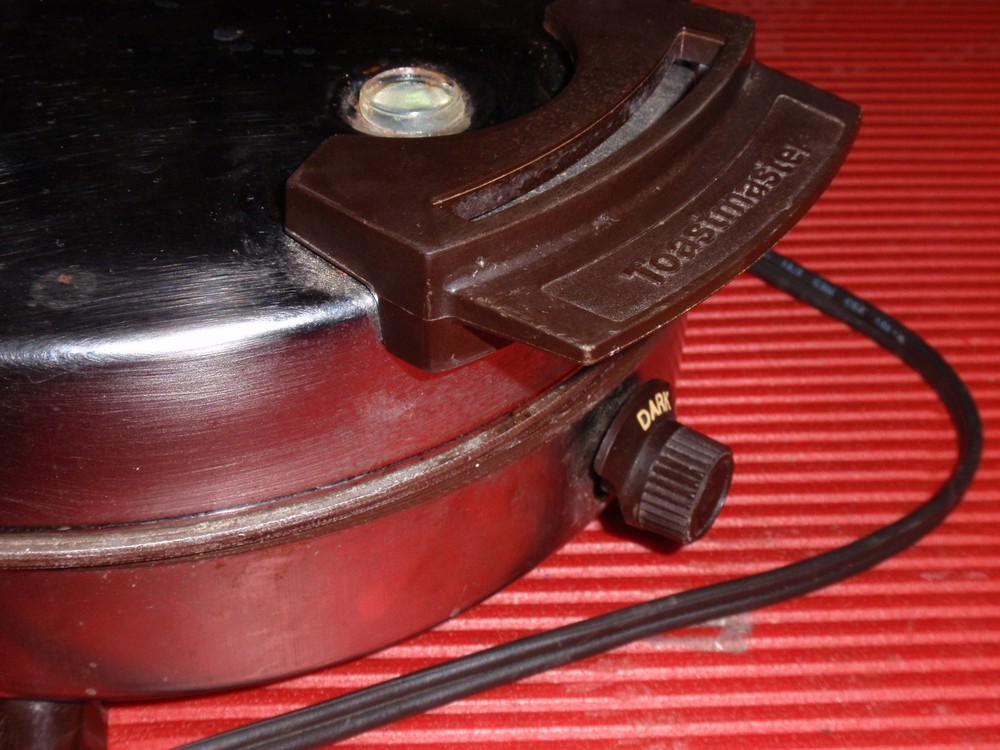 VINTAGE TOASTMASTER WAFFLE IRON 1950'S OR 60'S ?