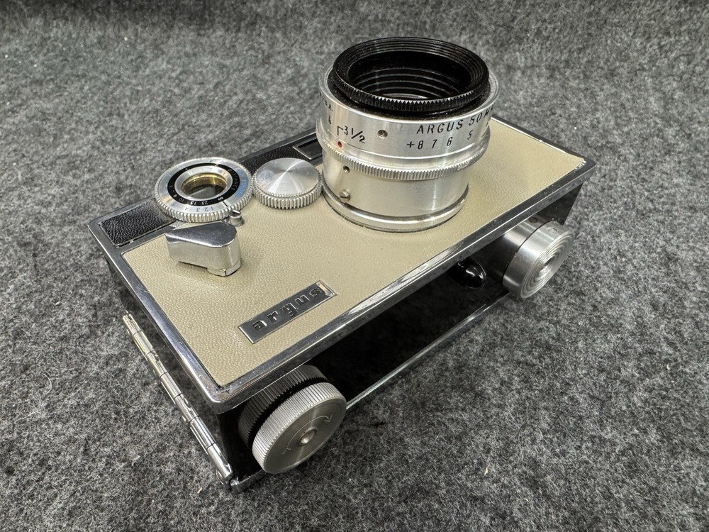 Vintage ARGUS C3 "The Brick" Rangefinder Camera ~ Untested