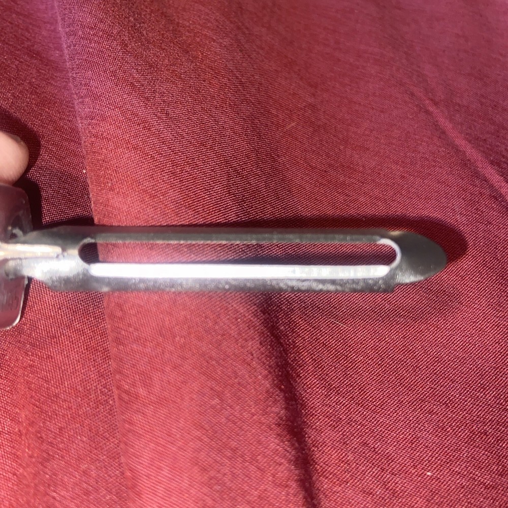 Vegetable Floating Blade Peeler Stainless White Rubber Handle 6"