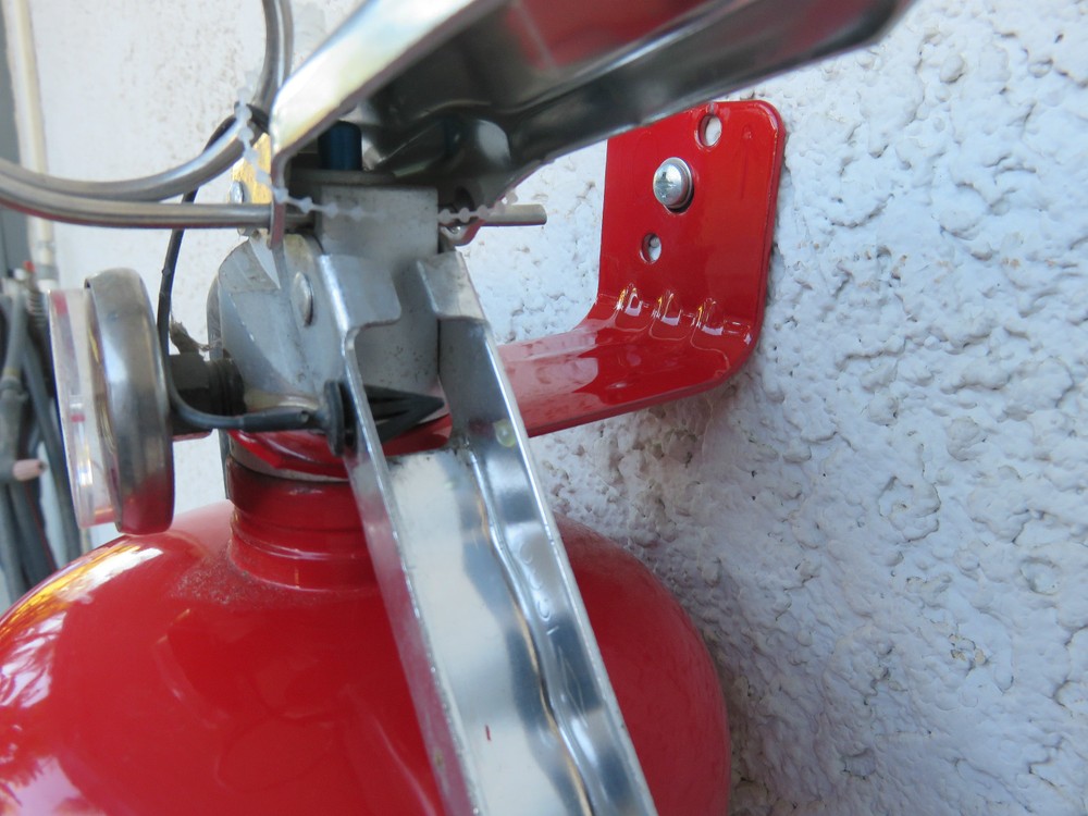 🔥🧯25-FORK STYLE WALL MOUNT 10 lb. SIZE FIRE EXTINGUISHER (AMEREX) BRACKET NEW