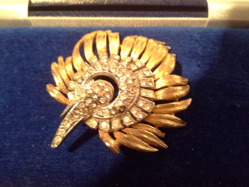 1950'S CORO GILT & SILVER BROOCH, STUNNING