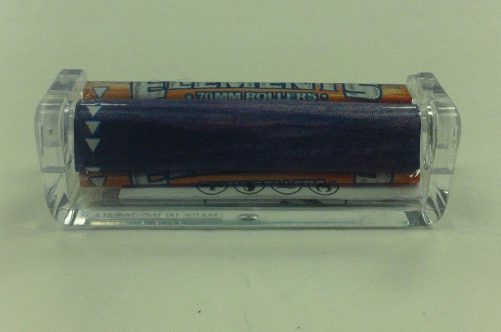 ELEMENTS CIGARETTE PAPER SINGLE WIDE 300 COUNT / ELEMENTS 70MM CIGARETTE ROLLER
