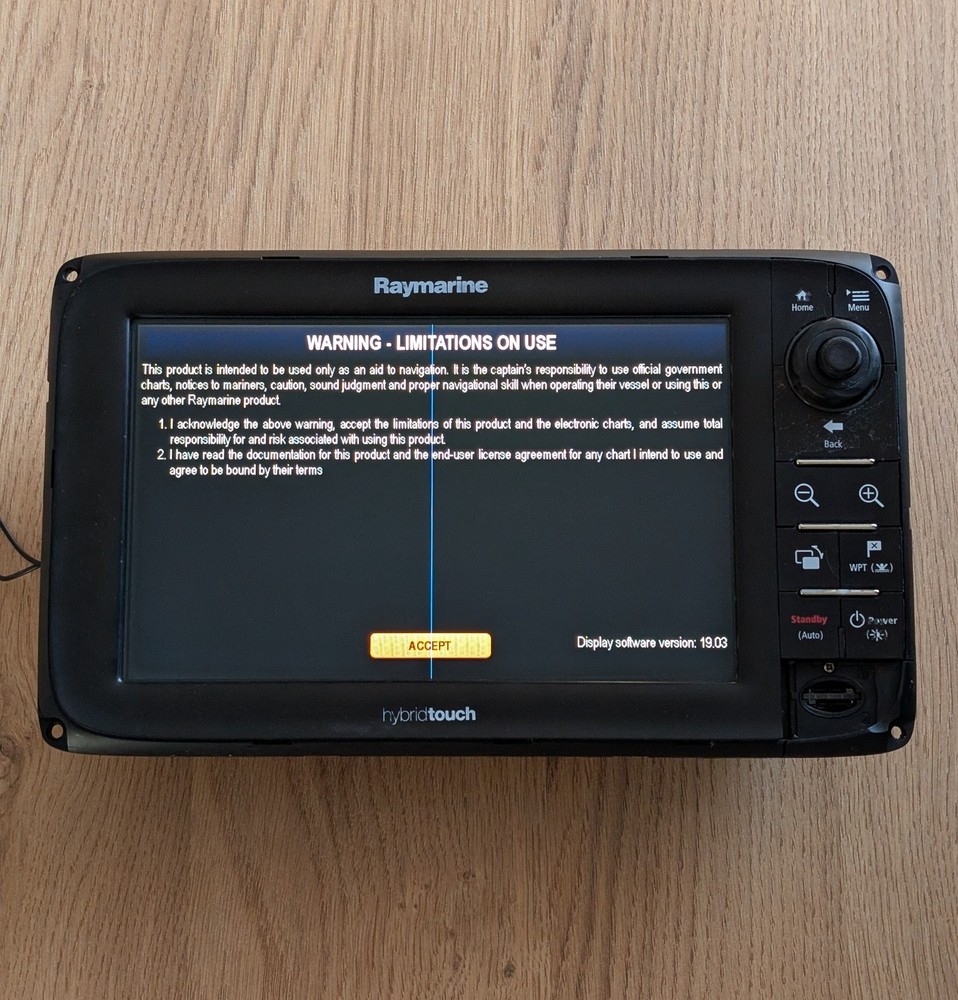 Raymarine e95 Hybrid Touchscreen Multifunction Display model: E70021