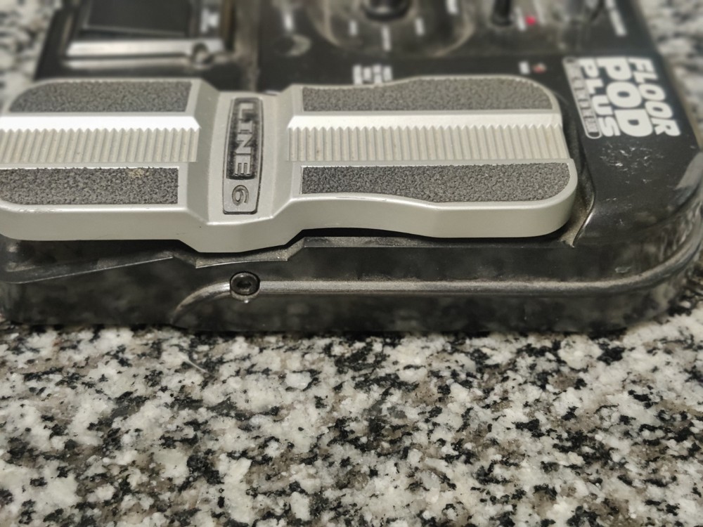 Line 6 Floor POD Plus Guitar Multi Effects Processor Pedal Board