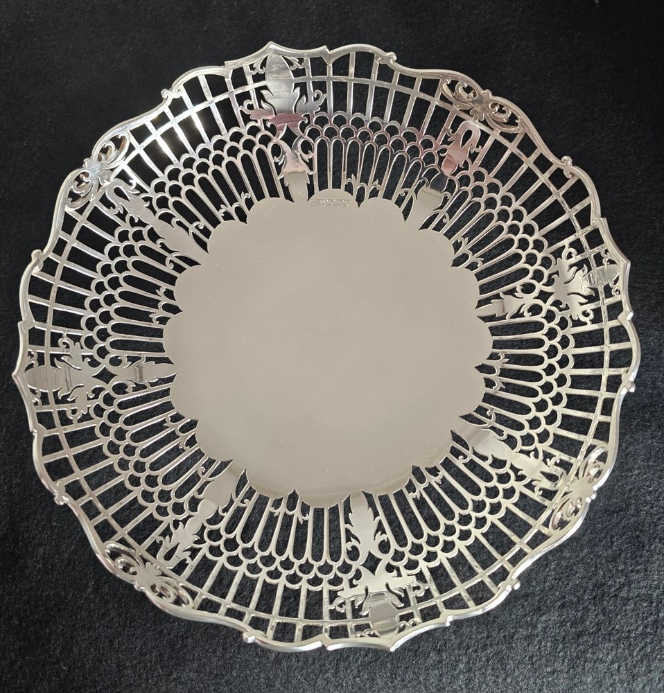 Vintage solid sterling silver Fruit bowl . Sheffield 1962 . By Viner's Ltd