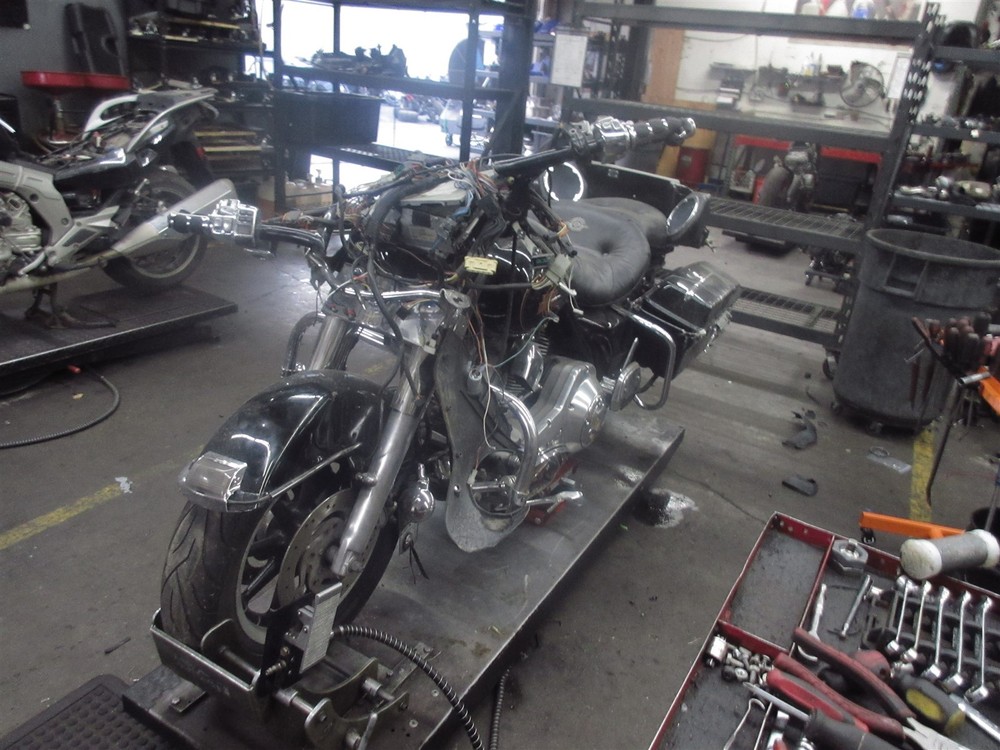 2000 00 01 Harley Davidson FLHTC Electra Glide Classic Right Handlebar Switch