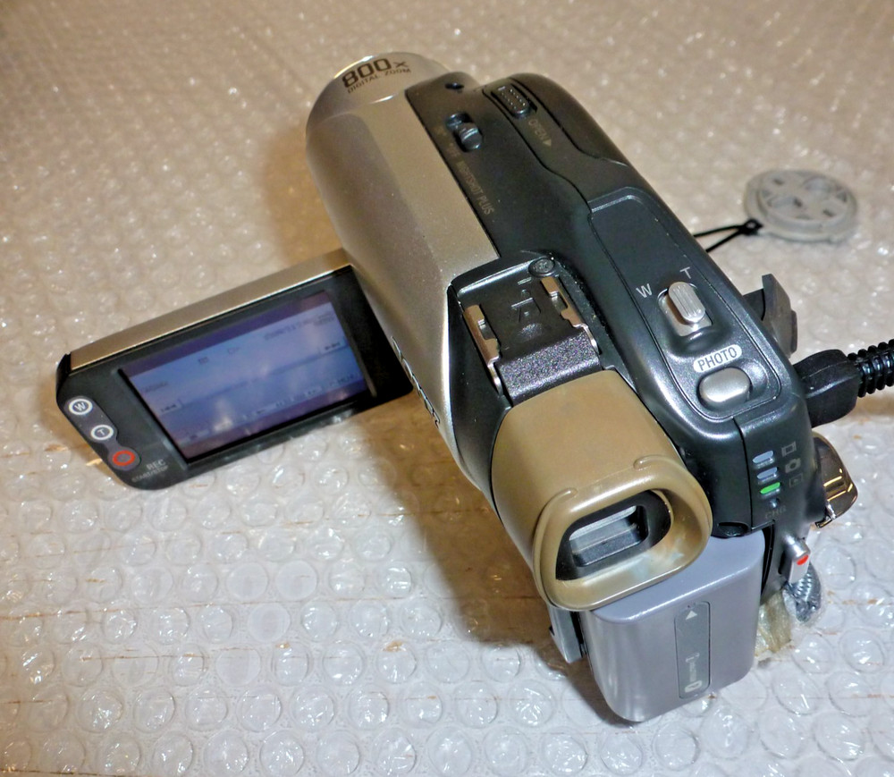 Sony DCR-DVD92E Handycam Bundle