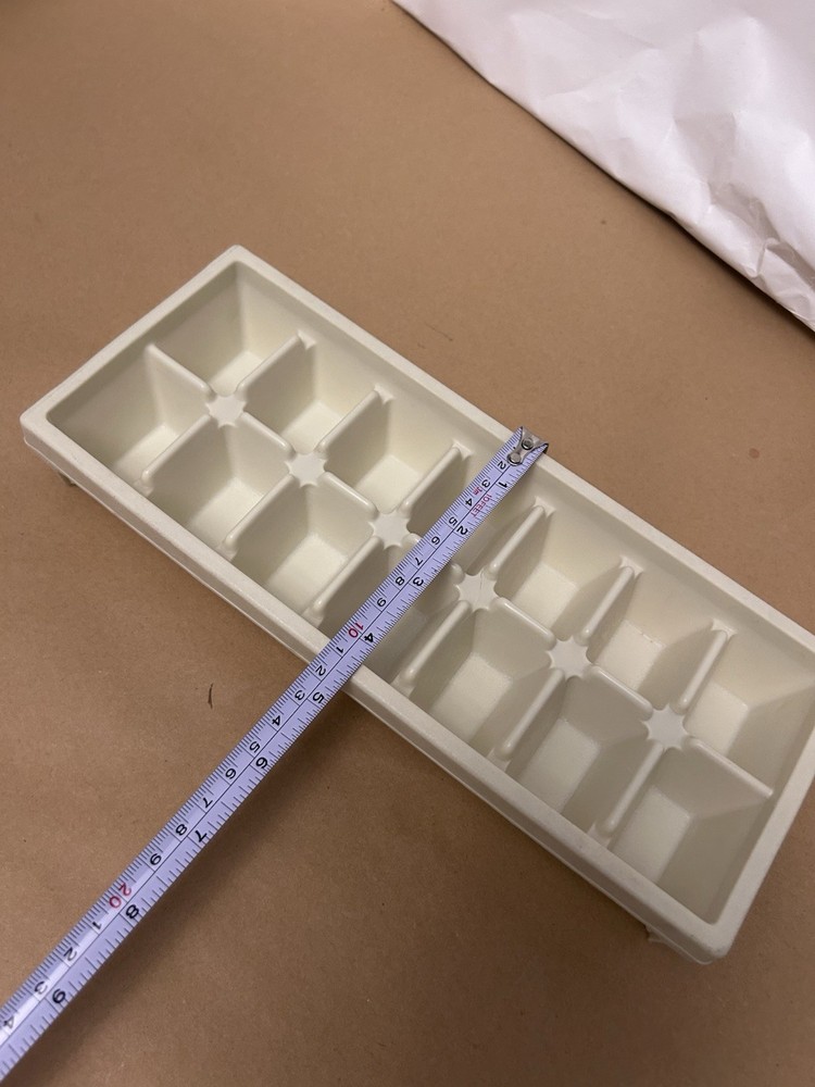 VTG off white ice cube rectange cube tray plastic
