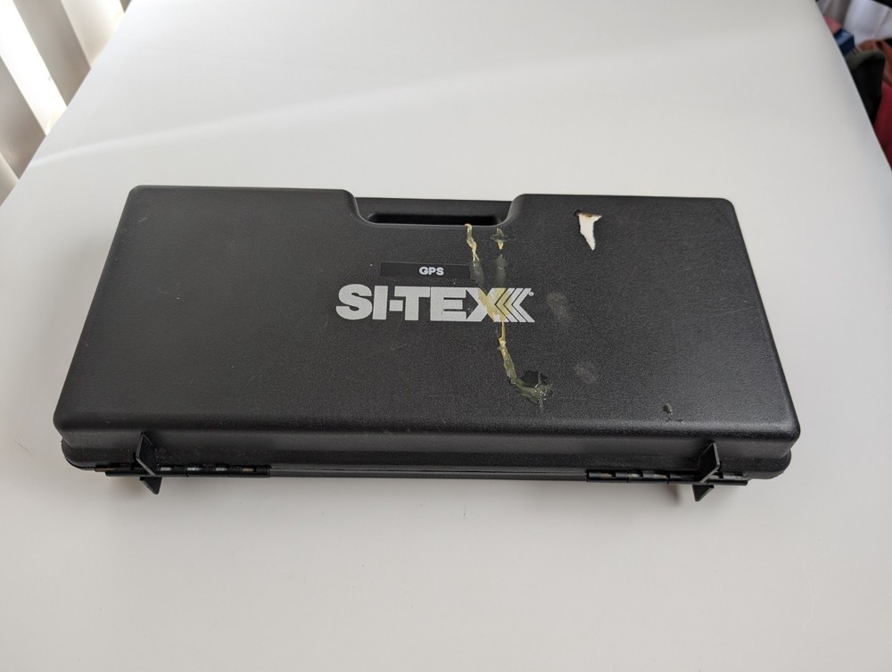 Si-Tex EZ-Chart GPS Chartplotter – Powers On – w/ Case, Manual & Accessories