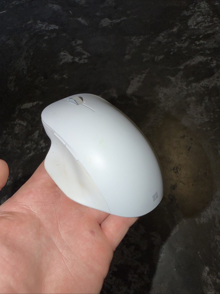 Microsoft Bluetooth Ergonomic Mouse Model 1955 White Untested
