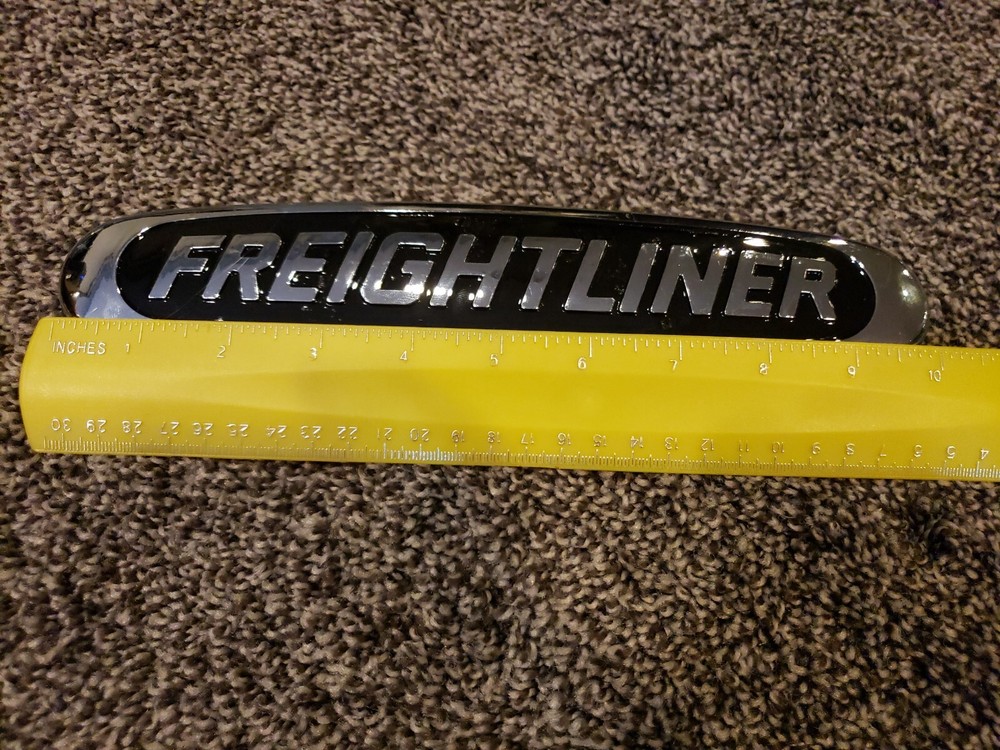 FREIGHTLINER FRONT RADIATOR EMBLEM CASCADIA, COLUMBIA