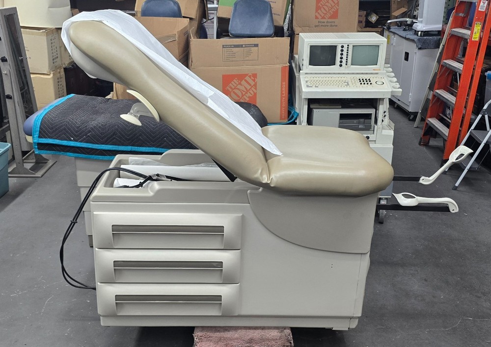 Midmark 604 Exam Table Very Good Condition