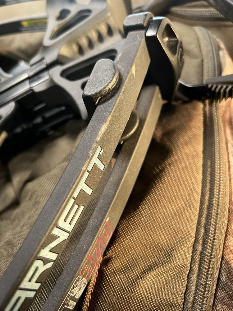 Barnett TS370 Crossbow Black with case