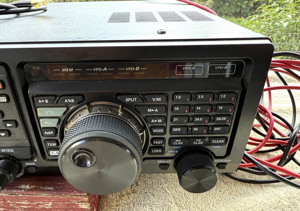 YAESU TRANSCEIVER MODEL FT DX 1200 - AS PICTURED