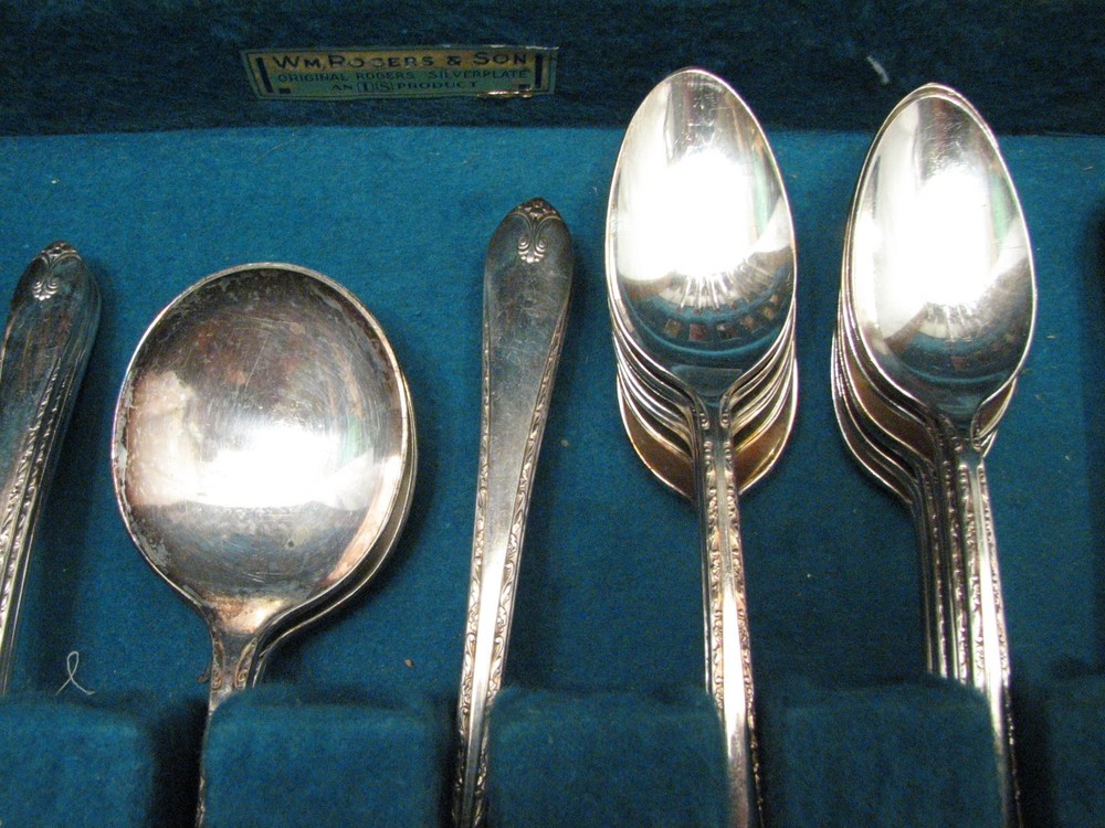 50 pc Set Wm Rogers Silver Plate Flatware Exquisite Pattern Silverplate w/Box C