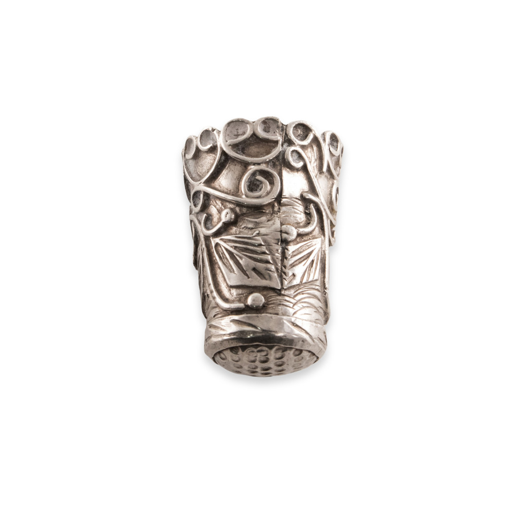EARLY MEXICAN AESTHETIC STERLING SILVER THIMBLE FOLIATE APPLIED VINE & SCROLL