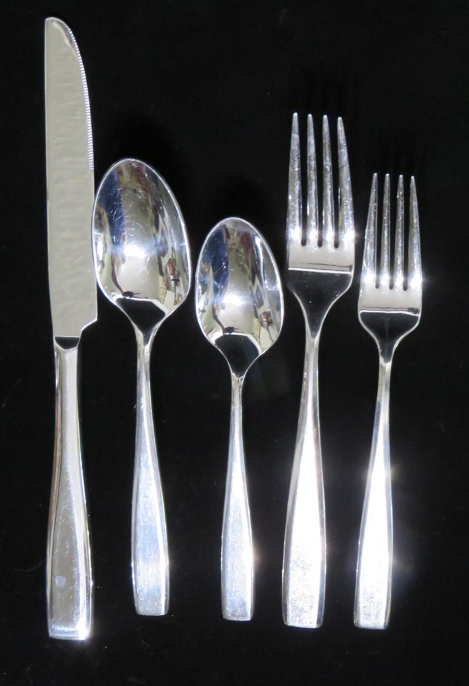 ONEIDA "Madison Avenue (?)" Stainless Flatware 17 Piece Set uu