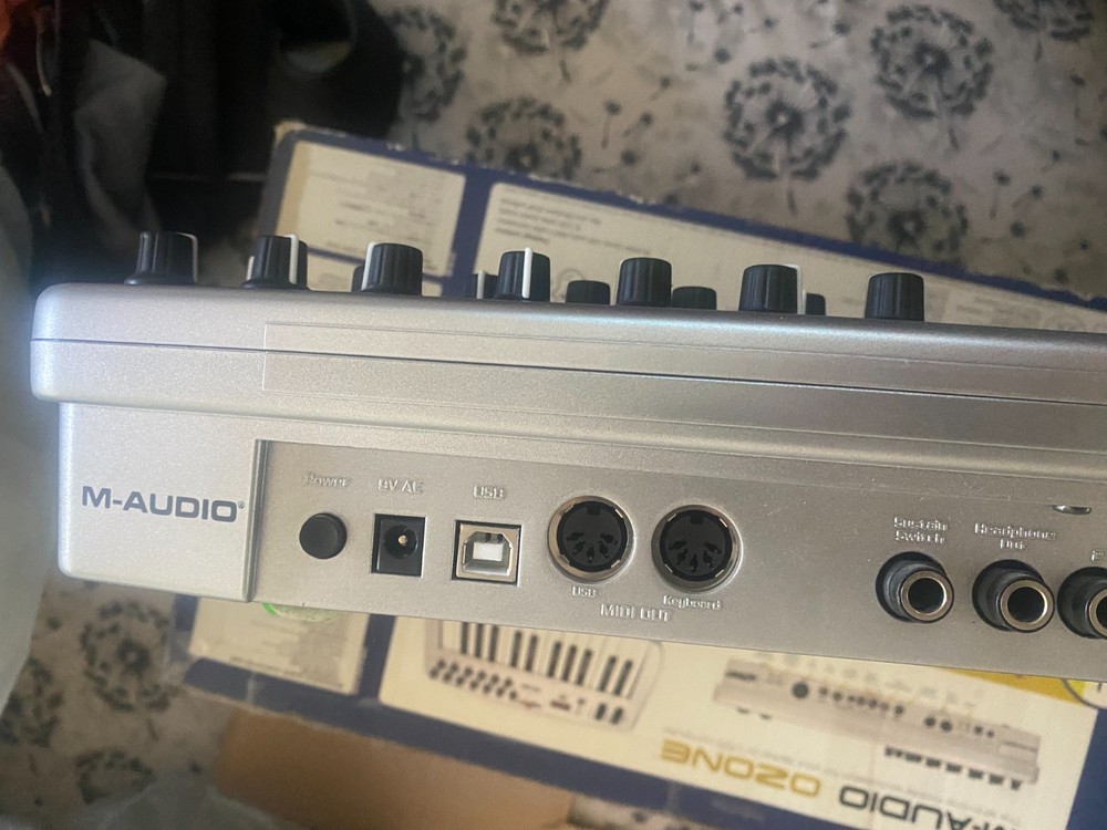 M-Audio Ozone *Midi Keyboard & interface *USB controller *mobile workstation