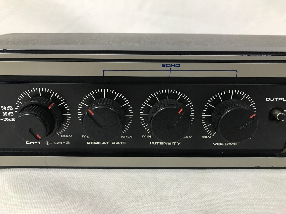 Roland DC-20 Analog Echo Delay Vintage Guitar Effect Box Working