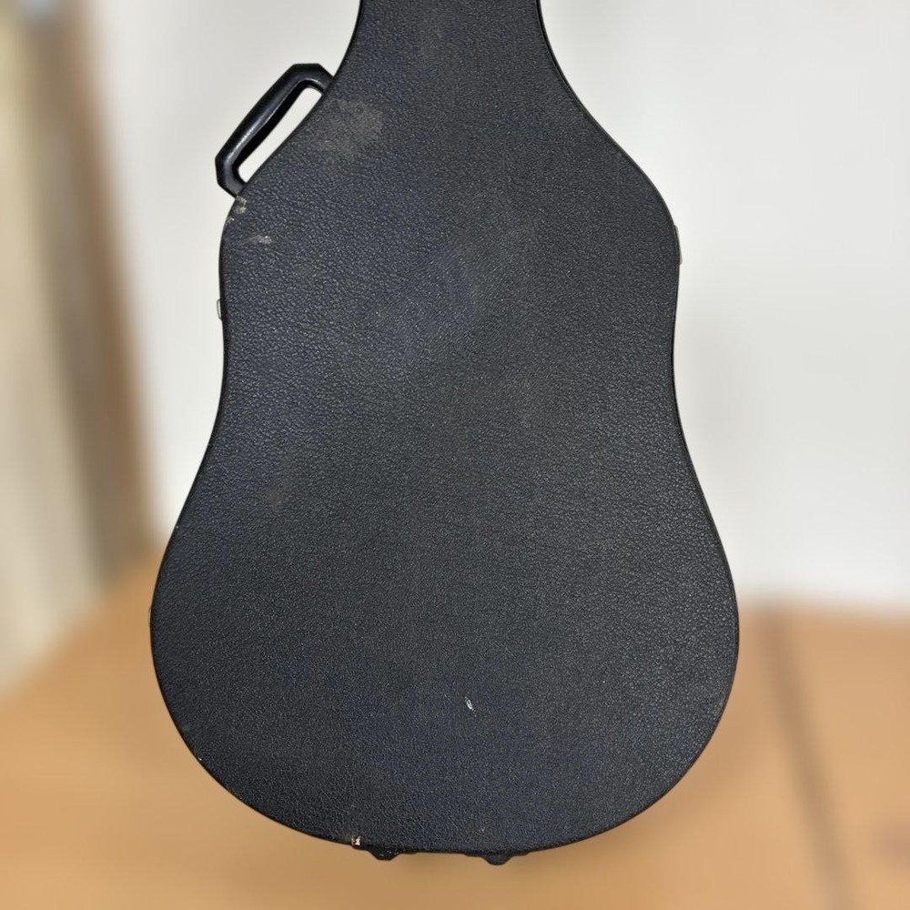 Yamaha C-200 Classic Guitar With Hard Case