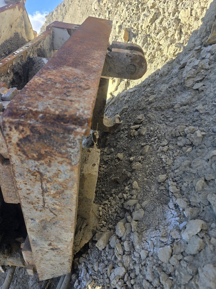 Coal Mine, Can Setting Clamps. Longwall